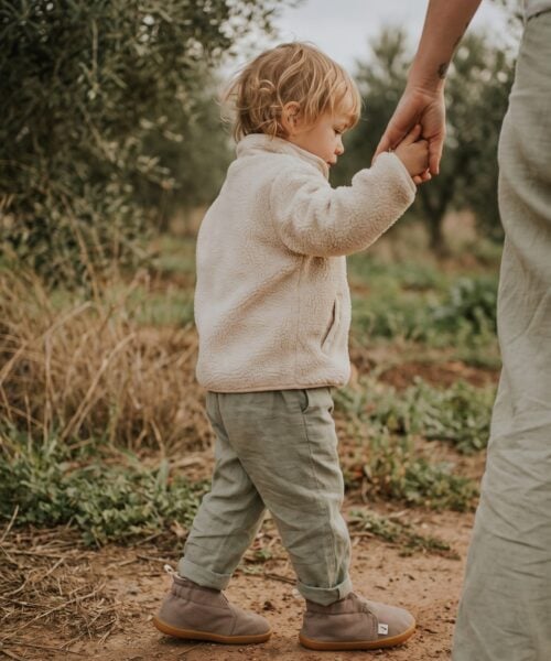 מגפון קנבס GREY — פעוט בגינה בחורף